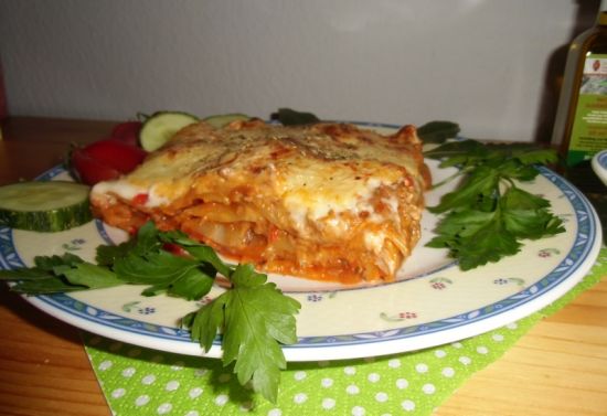 Griechische Lasagne mit Olivenöl: Das fertige Essen Griechische Lasagne mit Olivenöl: Das fertige Essen